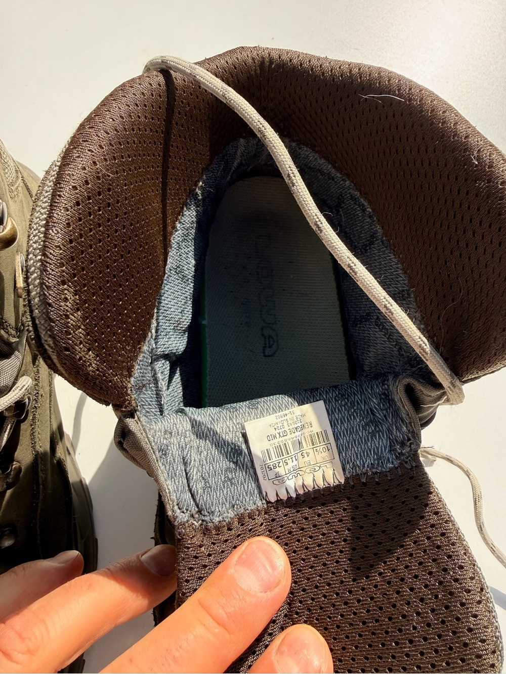 Mens Lowa Olive Green Hiking Boots with Tan Laces - Picture 5 of 7